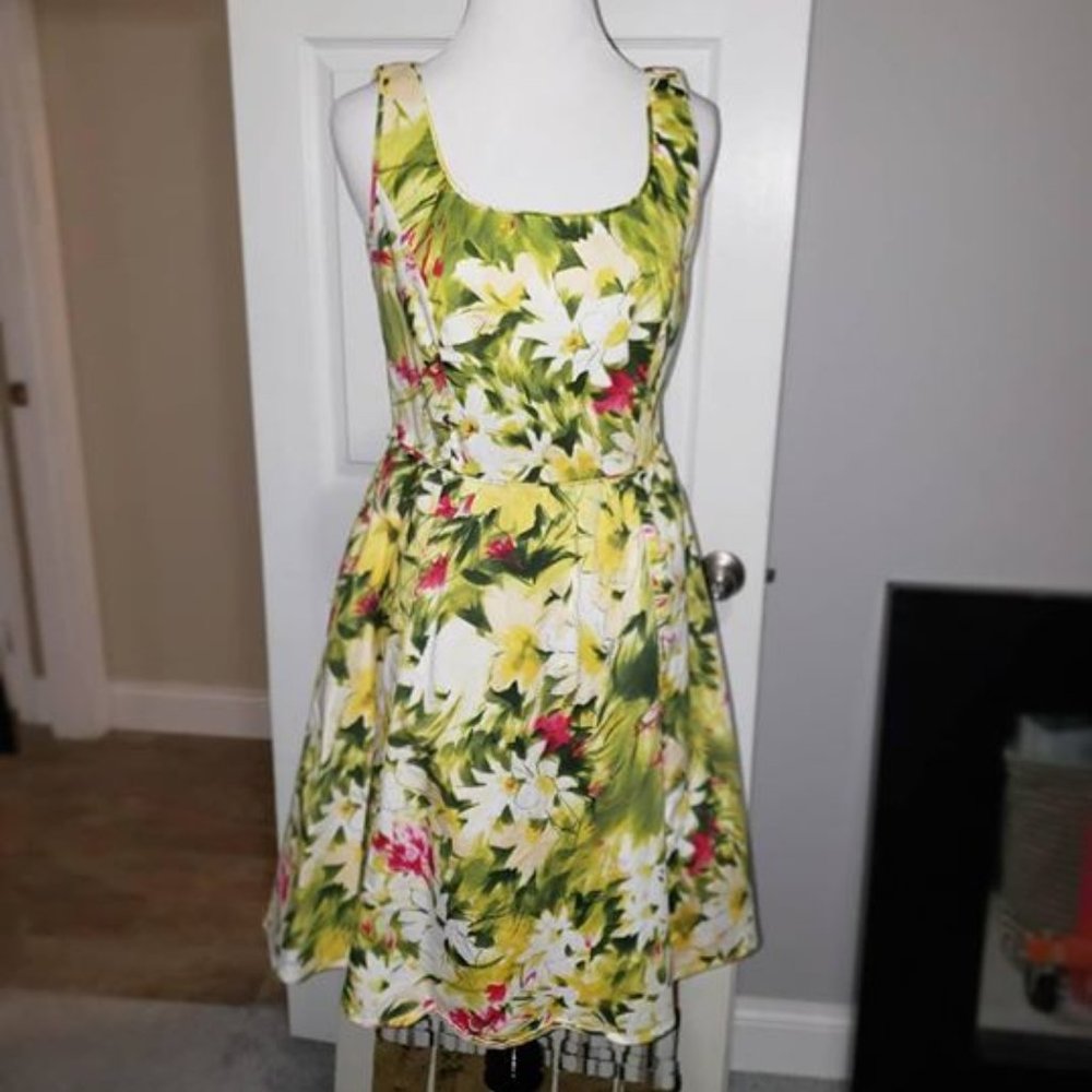 🌼 Spense Floral Button Pocket Dress Size 4
